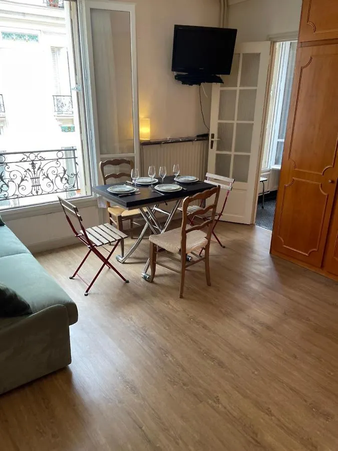 Apartment Central Cosy & Charming Studio, Typically Parisian